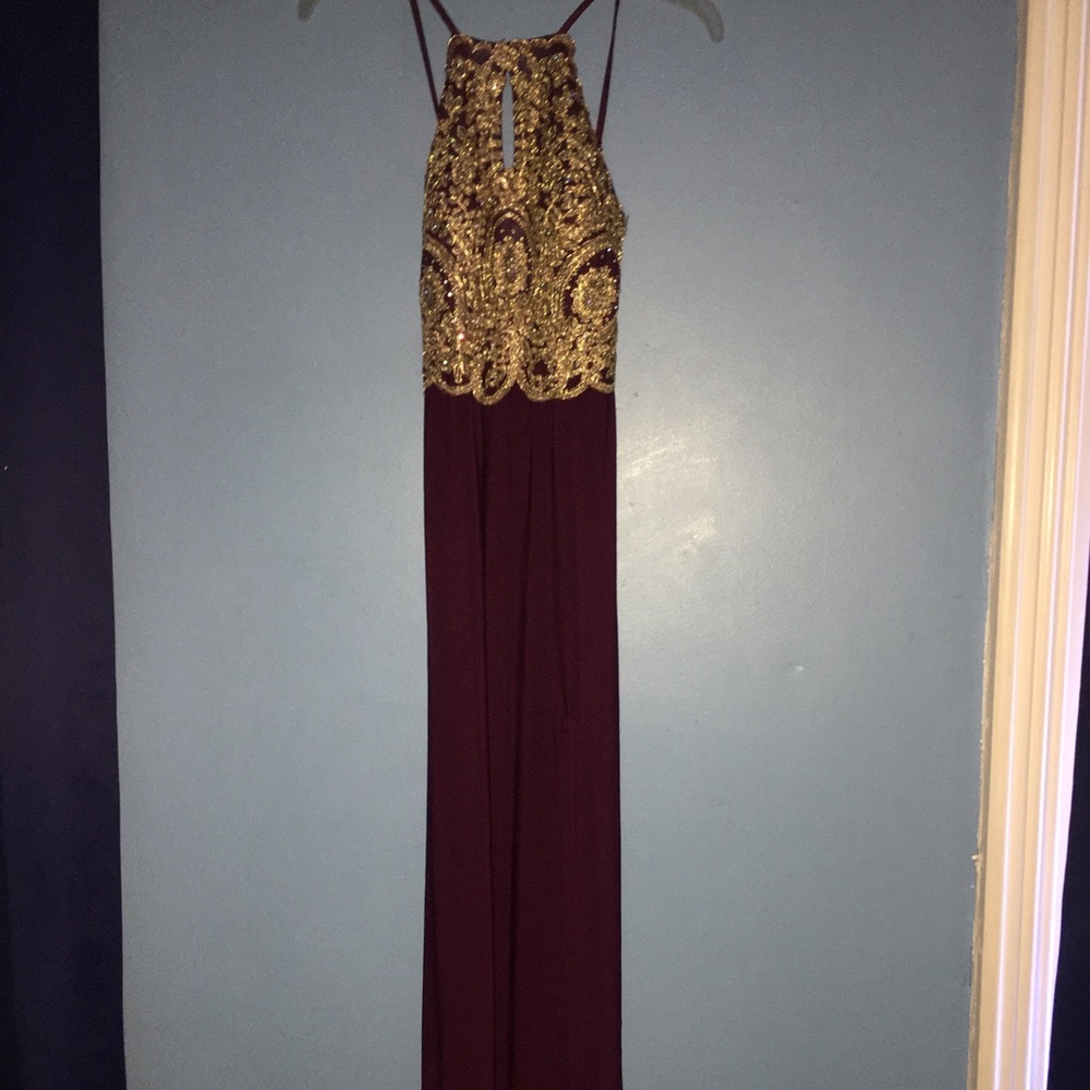 Really pretty prom dress never worn